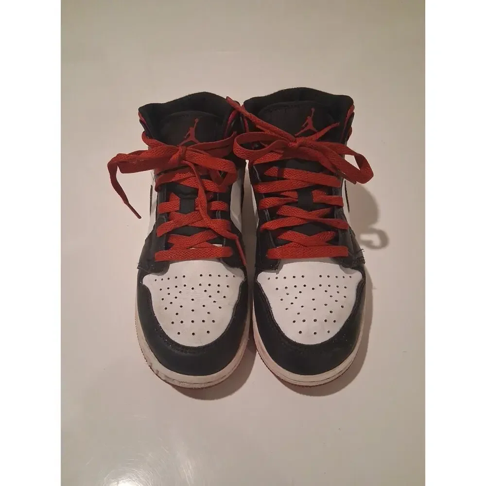 Nike gym sneakers boys